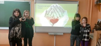 Заведующая Троицким СДК провела урок доброты "Смотри на меня как на равного".