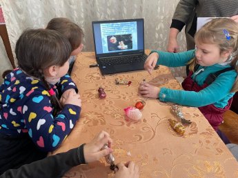 «История новогодней игрушки»