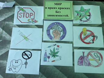 В Луженском СДК в рамках акции «Сообщи, где торгуют смертью» прошла выставка рисунков «Мир в ярких красках без зависимостей».