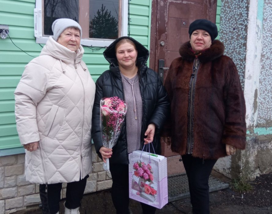 С юбилеем Марию Александровну Базуеву. 